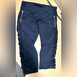 Black Lululemon women’s leggings with zipper pockets